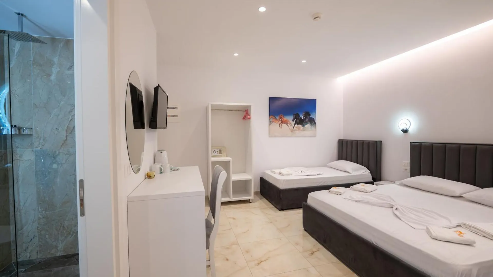Feniks Hotel Ksamil 3*,