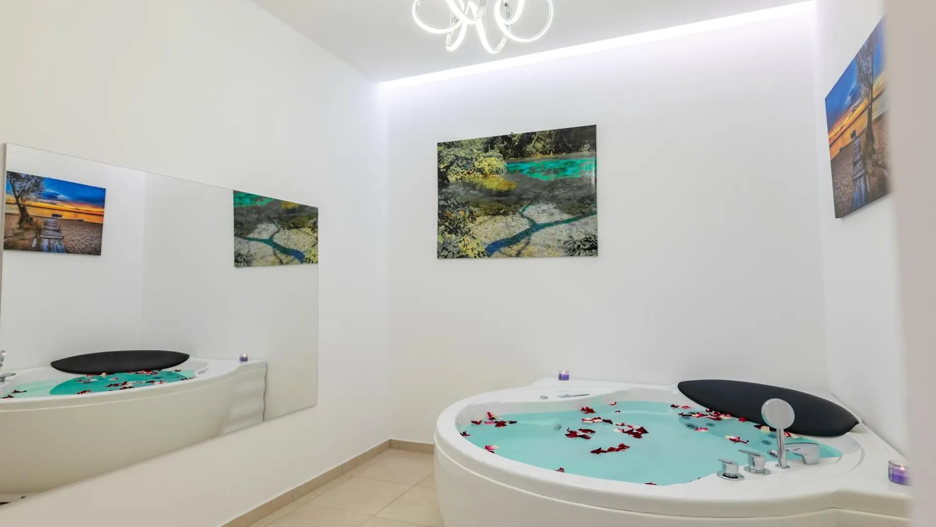 Feniks Hotel Ksamil
