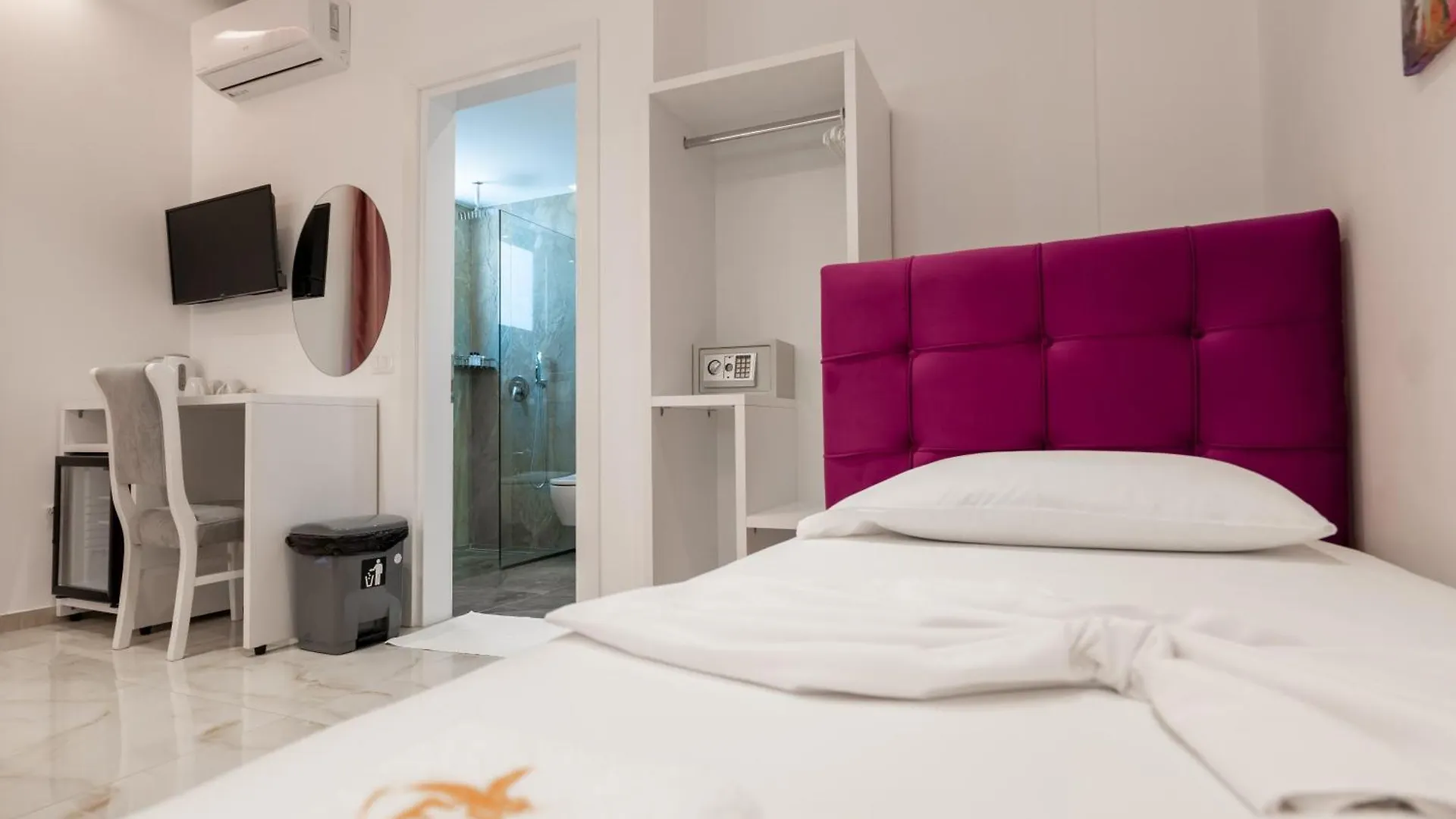 Feniks Hotel Ksamil
