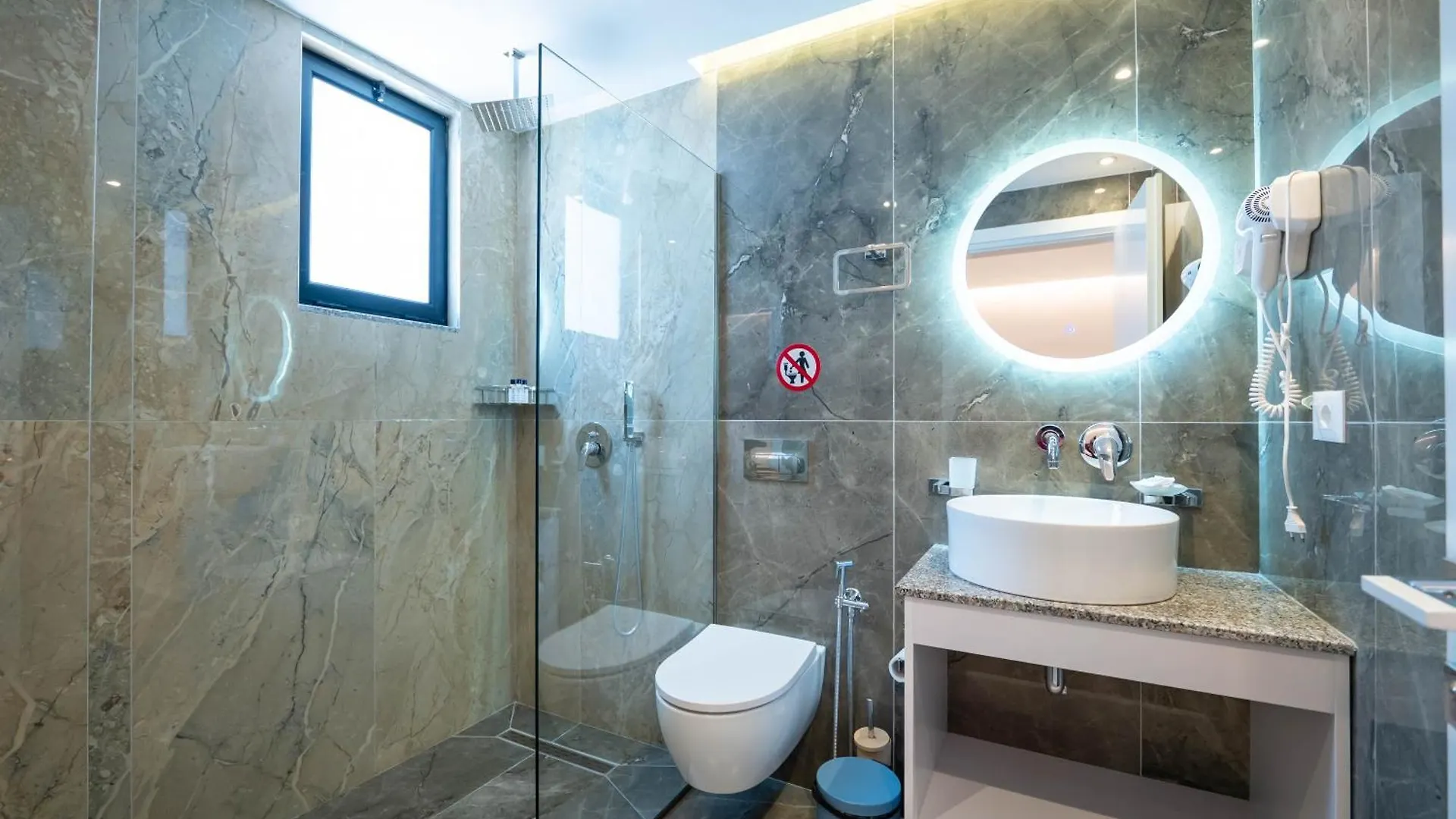 Feniks Hotel Ksamil
